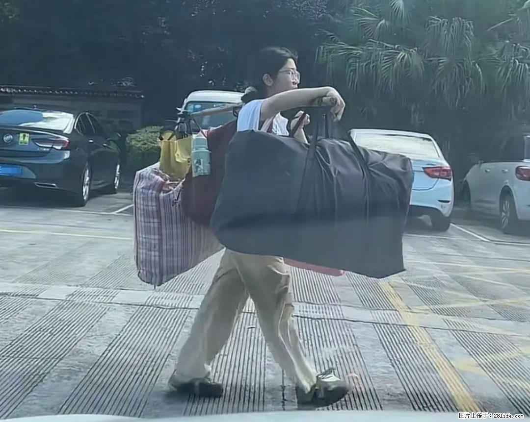 全网追的“扁担女孩”，找了一份暑假工，时薪12元 - 山南生活资讯 - 山南28生活网 sn.28life.com